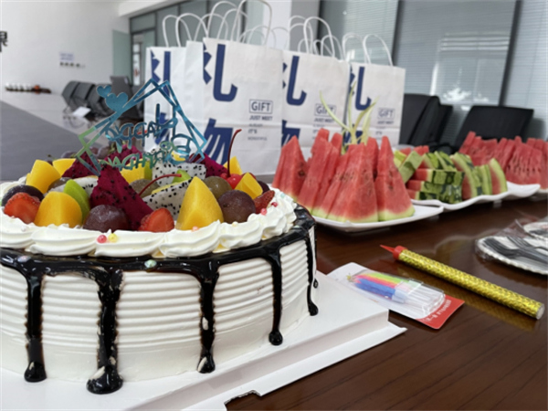 壽星同賀，共度生辰 —深藍(lán)機(jī)器7月份員工生日會(huì)如期舉行